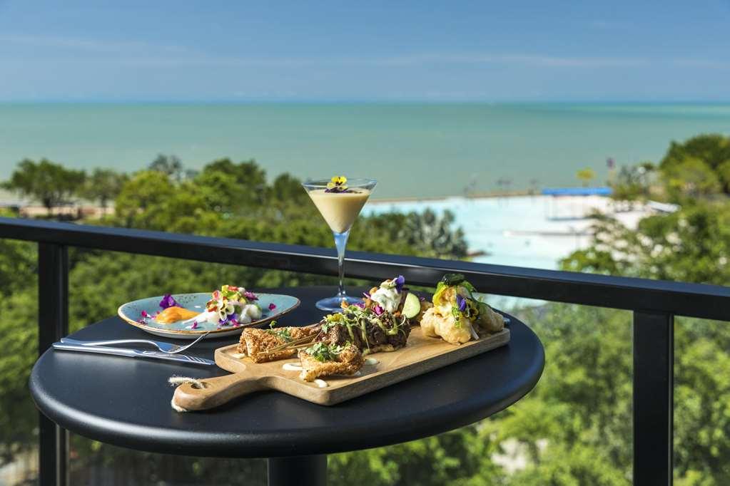 Oaks Cairns Hotel المطعم الصورة