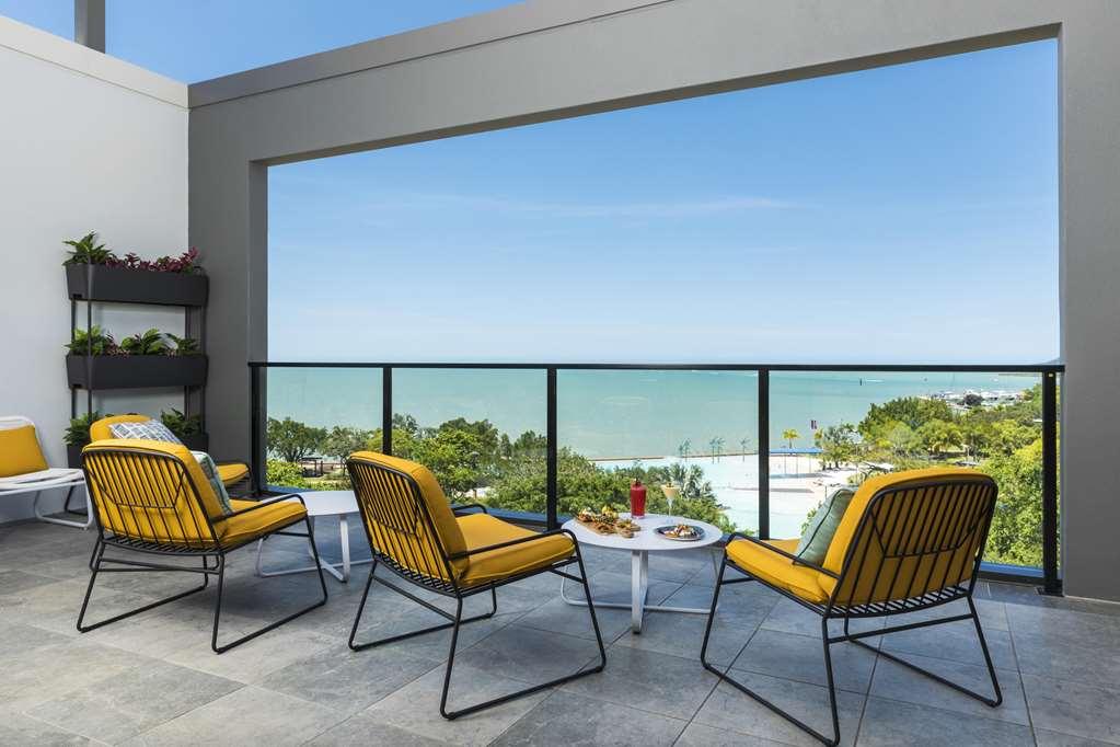 Oaks Cairns Hotel المطعم الصورة