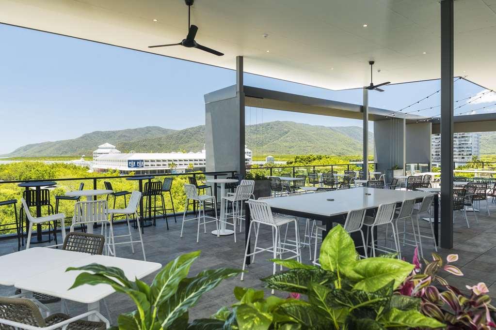 Oaks Cairns Hotel المطعم الصورة